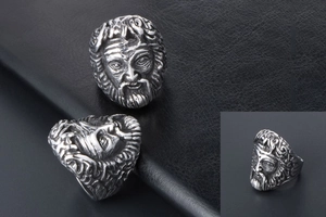 Vista dettagliata dell'anello punk gotico con intaglio di capo indiano in acciaio
