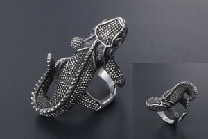 Detailed close-up showing the vintage silver lizard ring's scales and wrap-around design