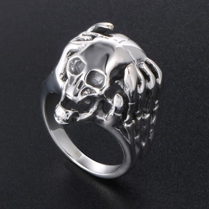 Men's retro punk skull ring in stainless steel featuring skeleton hand grips design