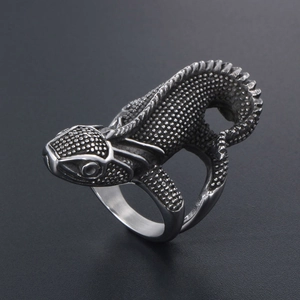 Retro punk titanium steel lizard ring with detailed bionic scales in vintage silver finish