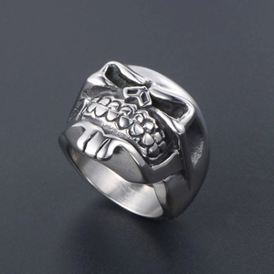 Men's gothic punk long beard skull ring made of polished silver-tone titanium steel