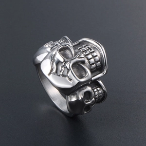 Retro punk titanium steel triple skull ring with a vintage silver finish for men