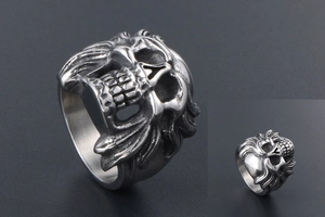 Close-up of a skull ring in stainless steel with a retro punk black-finish design