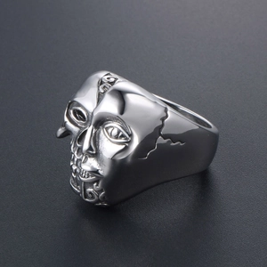 Bague punk vintage en acier inoxydable avec visage double face et gravure de crâne sur noir