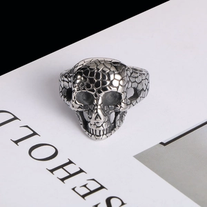 Vintage Titanium Steel Skull Ring With Cracked Texture Antique Silver Punk Gothic Rock Biker Finger Ring Jewelry For Men Women