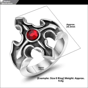 Vue détaillée de la bague croix vintage avec zircon rouge et dimensions