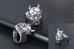 Vista dettagliata dell'anello punk da uomo in acciaio inossidabile con demone toro