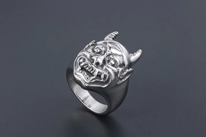 Macro di anello maschera Hannya in acciaio al titanio argento con dettagli punk gotici