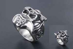 Detail view of retro skull pirate ring in silver stainless steel with embossed textures