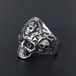 Titanstahlring im Retro-Punk-Stil mit 3D-Totenkopf-Reliefdetails für Herren