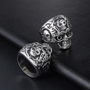 Vintage Punk Totenkopf Ringe für Herren aus Edelstahl mit Reliefverzierung