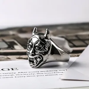 Anello punk vintage in acciaio inossidabile con teschio di toro per uomo