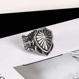Vintage Men Titanium Steel Shield Ring Punk Gothic Radiating Pattern Signet Finger Ring Distressed Fashion Jewelry Gift