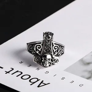 Bague Crâne Marteau de Thor Viking Vintage pour Hommes Bague Punk Hip Hop en Acier Titane Bijoux Biker Mjolnir Gothique Cadeau Halloween
