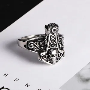 Bague marteau de Thor Mjölnir crâne pour hommes en acier titane noir antique