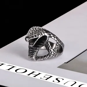 Bague serpent mamba vintage en acier inoxydable avec écailles détaillées argent antique