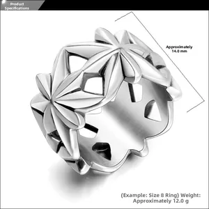 Dettaglio anello punk con motivo a stelle traforate, larghezza 14mm e peso 12g