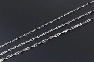 Detailed comparison of three different thickness silver water wave chain necklaces