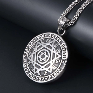 Collana vintage in acciaio al titanio con ciondolo a stella e incisioni dello zodiaco