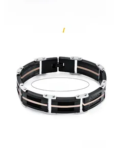 Détail macro du bracelet en acier titane industriel, longueur 220mm et poids de 76g