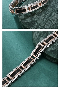 Détail du bracelet en acier industriel avec insert en fibre de carbone noire et maillons