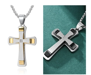 Détail du pendentif croix multicouche bicolore pour homme avec pierres et chaîne box