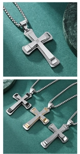 Détails du pendentif croix à trois couches avec petites pierres de zircone cubique