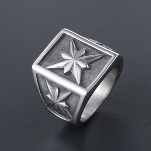 Retro stainless steel signet ring for men featuring an engraved vintage star pattern