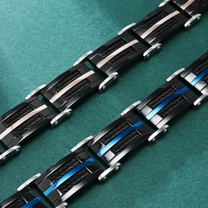 Bracelet pour homme en acier titane avec design câble multicouche en bleu et or rose