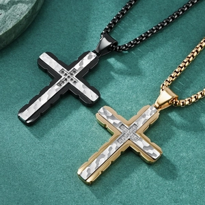 Collane con croce bicolore nero e oro con pietre di zirconi cubici per uomo