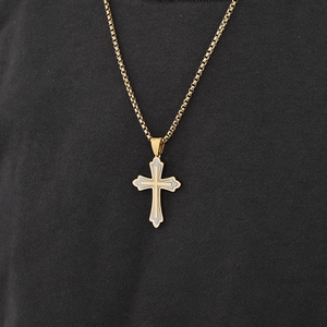 Collier pendentif croix classique bicolore en acier inoxydable avec chaîne dorée
