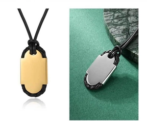 Colliers pendentifs bouclier en métal poli or et argent avec cordon en cuir noir