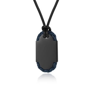 Collier pendentif moderne en acier titane avec cuir tressé bleu et plaque noire