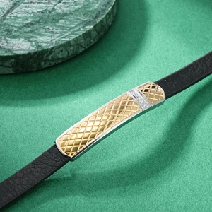 Bracelet en cuir pour homme avec texture écaille de dragon dorée et cristaux incrustés