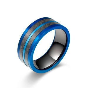 Bague en acier brossé bleu avec insert en fibre de carbone grise et intérieur noir poli