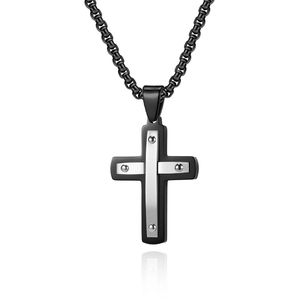 Collier croix en acier inoxydable bicolore avec rivets et chaîne noire élégante