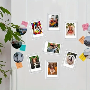 Detailopname van magnetische acryl fotolijsten met een helder rechthoekig afgerond ontwerp