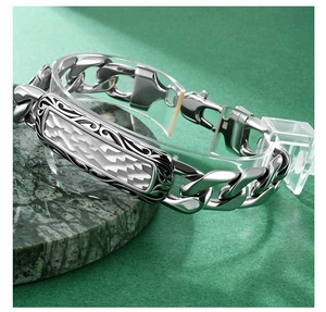 Detail of men's stainless steel curb chain bracelet with hand-hammered texture plate