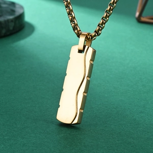 Minimalistische Goldbarren-Halskette aus Edelstahl mit texturiertem Wellenmuster