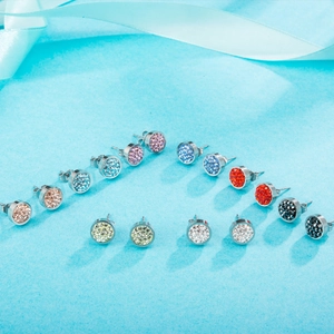 Lot de boucles d'oreilles ethniques colorées avec cristaux brillants et zircon cubique
