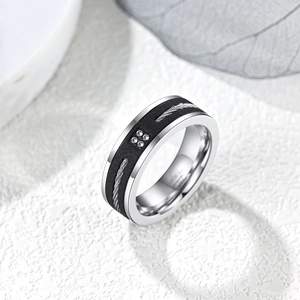 Bague pour homme en acier inoxydable mat avec câble d'acier et 4 petits zircons