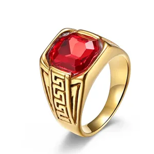 Bague Vintage Homme en Acier Inoxydable Plaqué Or avec Strass Rouge Motif Grec Rectangulaire Bijoux de Mode