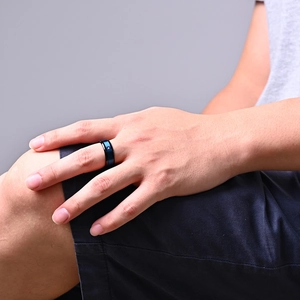 Bague classique en acier inoxydable bicolore pour homme avec insert bleu et zircon