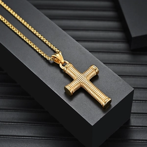 Pendentif croix doré en acier inoxydable texturé avec chaîne en blé pour hommes et femmes