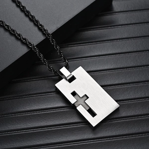 Collier homme en acier inoxydable avec pendentif croix brossé et chaîne torsadée noire
