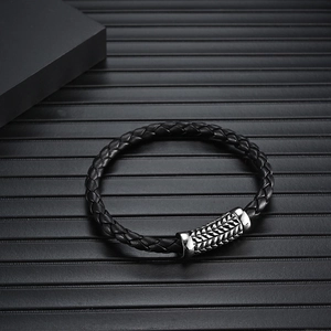 Bracelet pour homme en cuir noir tressé avec ornement vintage en acier inoxydable