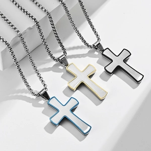 Pendentifs croix en acier inoxydable brossé en finitions argent, or et bleu