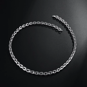 Collier chaîne croisée minimaliste en acier inoxydable avec finition industrielle polie