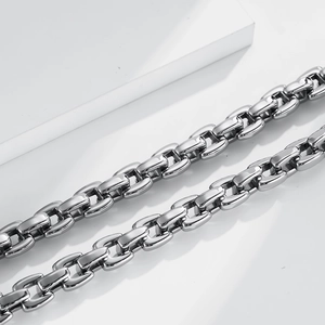 Collier à chaîne épaisse en acier inoxydable argenté poli avec finition miroir
