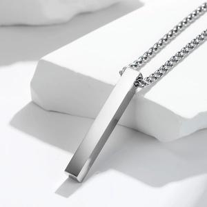 Collana con ciondolo a barra rettangolare minimalista in acciaio inossidabile lucido